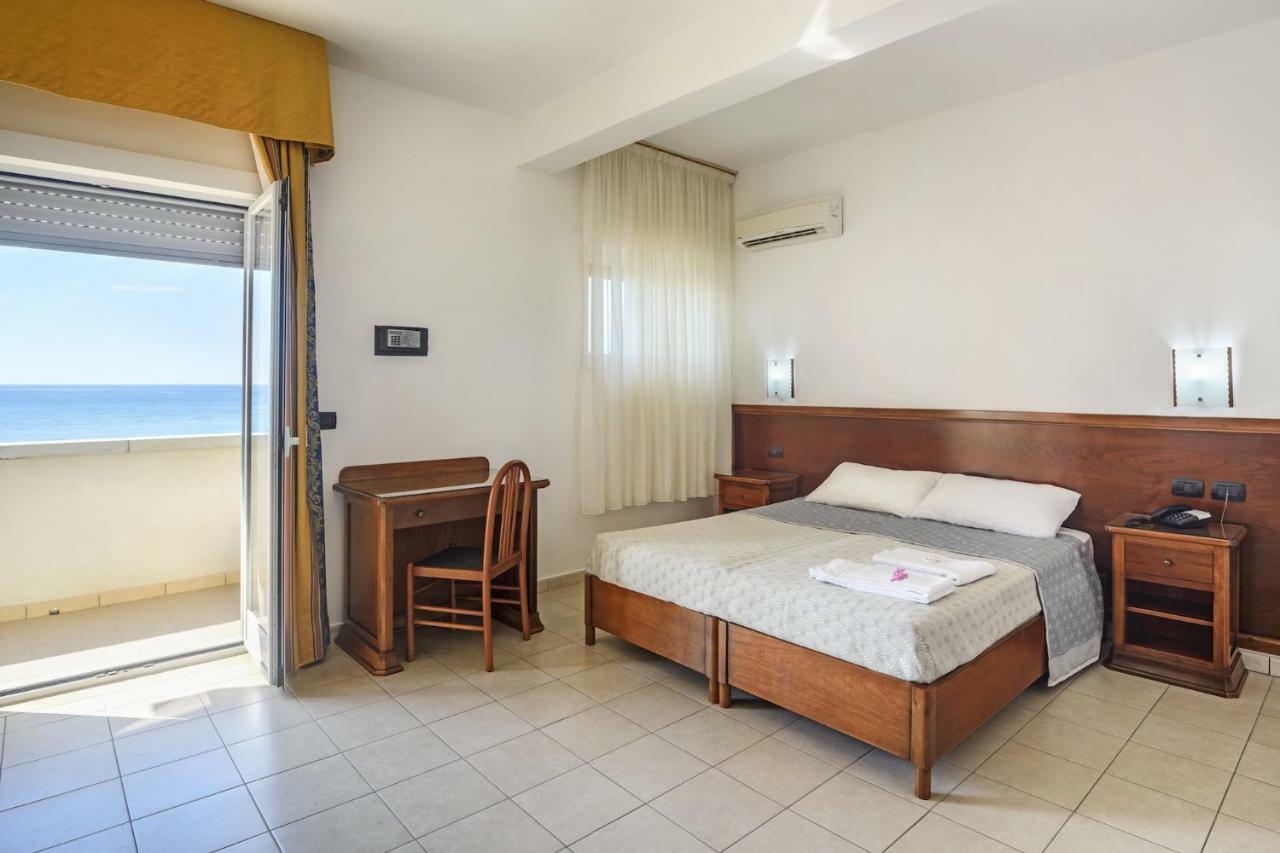 Hotel Dei Bizantini & Villaggio Campo Dei Messapi سان بيترو في بيفانا المظهر الخارجي الصورة